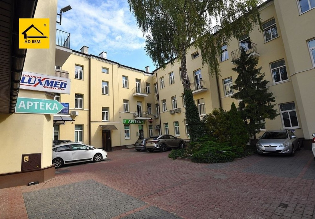 Stylowe 3 pokoje z kominkiem i balkonem w Śródmieściu - Kavalerka.pl