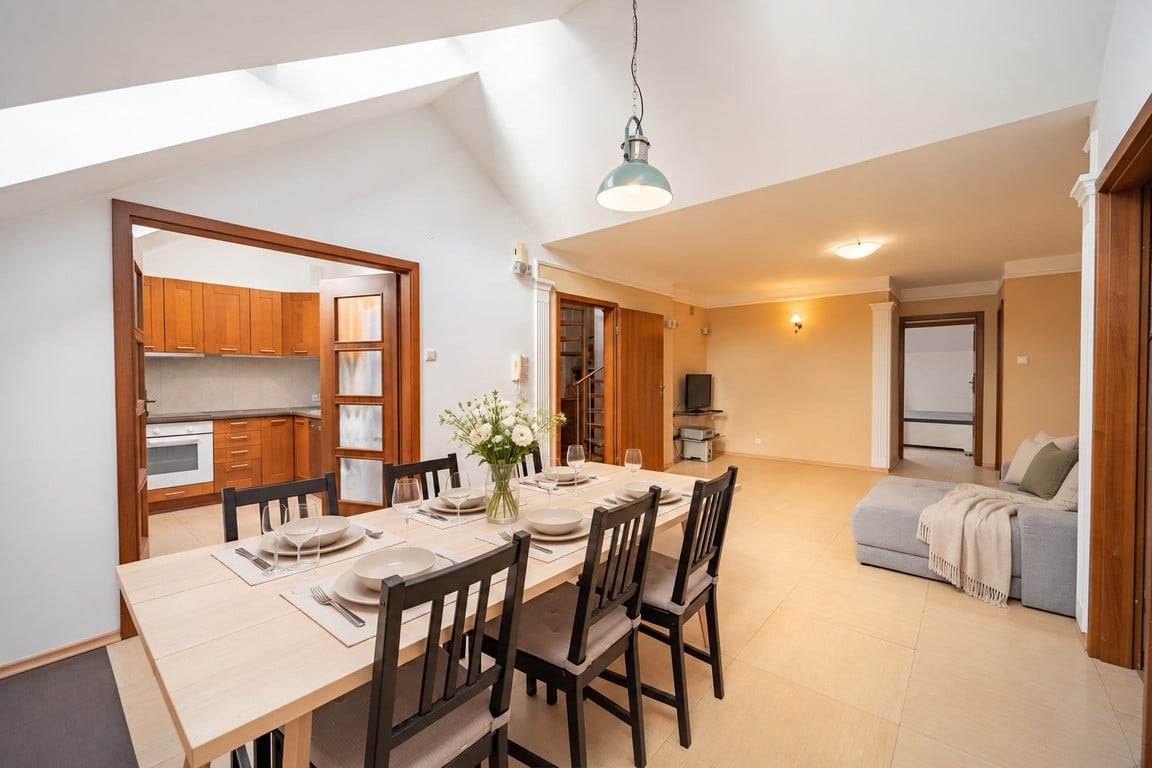 Wyjątkowy dwupoziomowy apartament z duszą w centrum - Kavalerka.pl