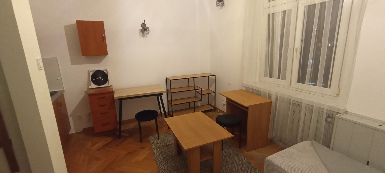 Świeżo po remoncie przy UŁ i centrum Łodzi, parking - Kavalerka.pl