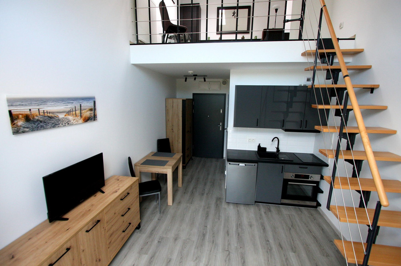 Nowoczesny, dwupoziomowy apartament z klimatyzacją i балконом - Kavalerka.pl